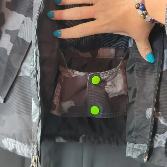 Under Armour Youth‎ Jacket. Youth XS. EUC - Picture 5 of 8